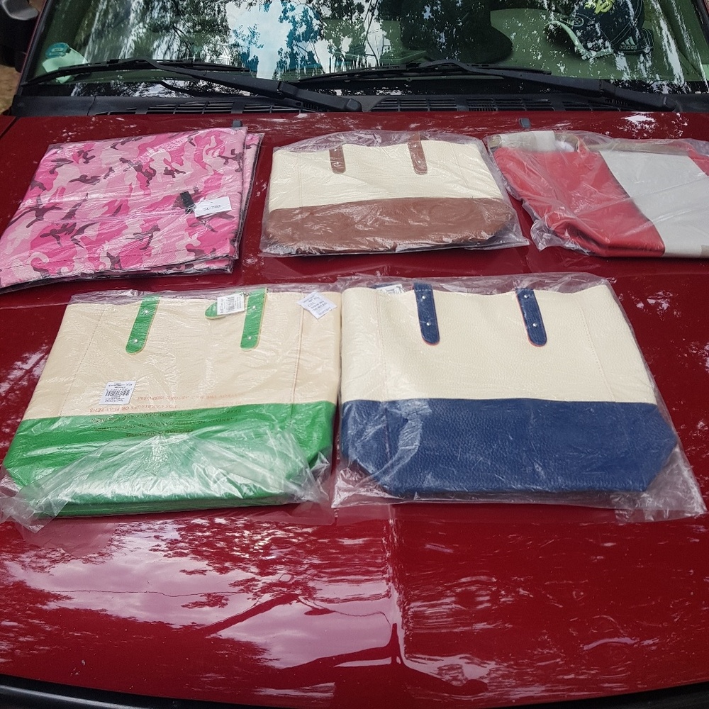 Hand bags - Picture 3 of 3
